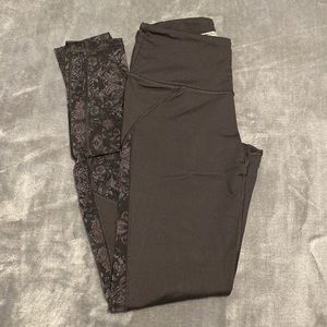 Black Victoria’s Secret sport leggings